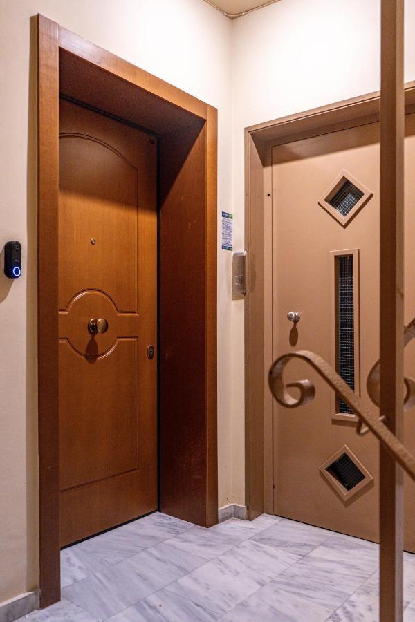 Per56 By Smart Cozy Suites - Right Next To The Metro - Parking - Available 24Hr Athens Luaran gambar